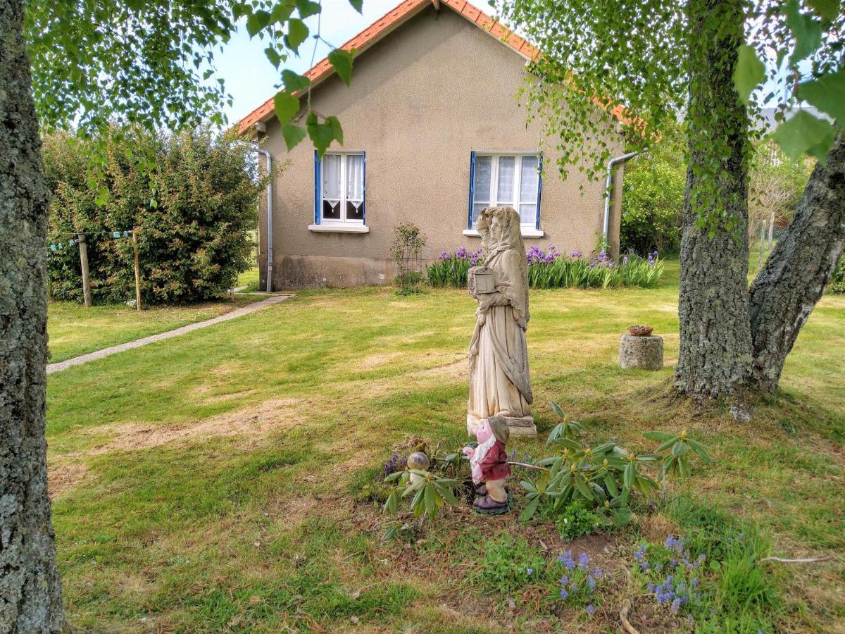 فيلا Gite La Maison De Lea Saint-Agnant-de-Versillat المظهر الخارجي الصورة