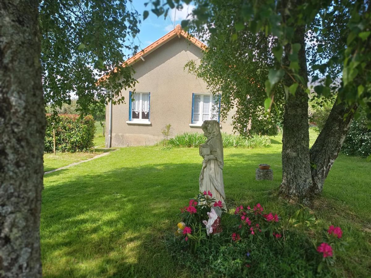 فيلا Gite La Maison De Lea Saint-Agnant-de-Versillat المظهر الخارجي الصورة